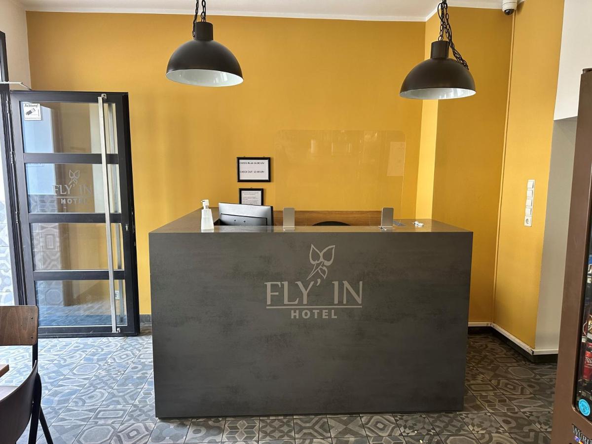 Fly ' In Hotel